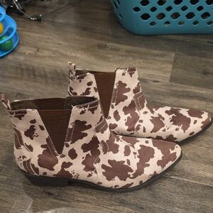 Arizona Cow Print Ankle Boots Size 11